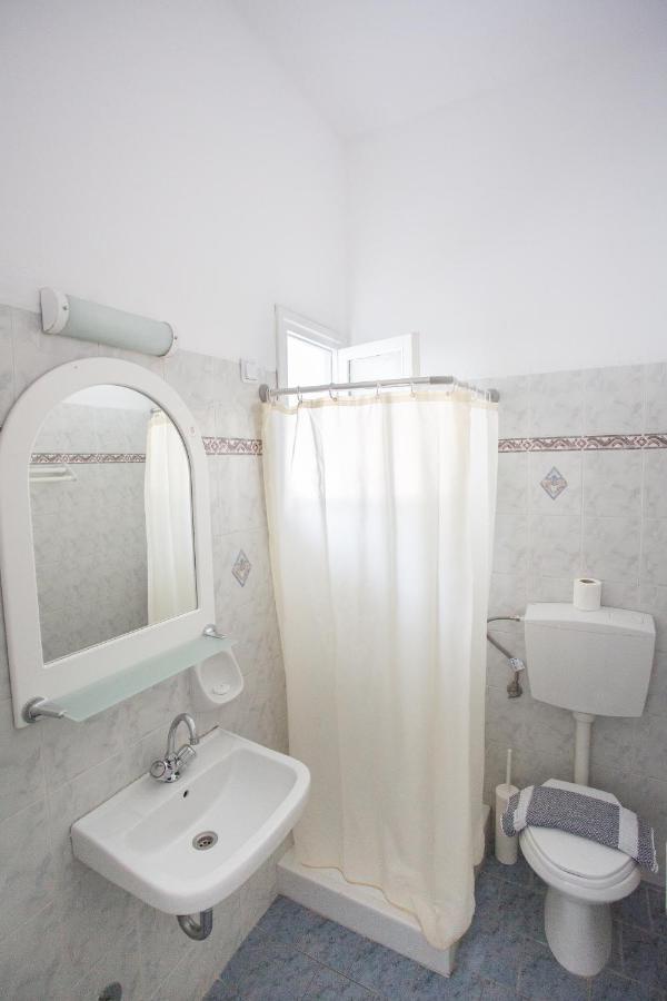 Louiza Hotel Parikia  Bagian luar foto