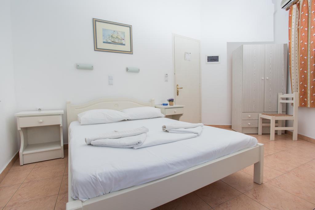 Louiza Hotel Parikia  Bagian luar foto